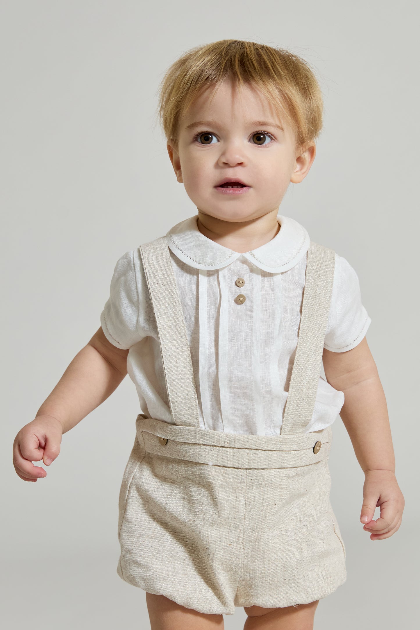 Salopette con camicia in lino