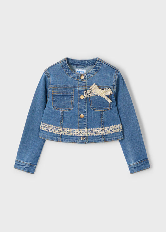Giubbotto in jeans con dettagli in macramè